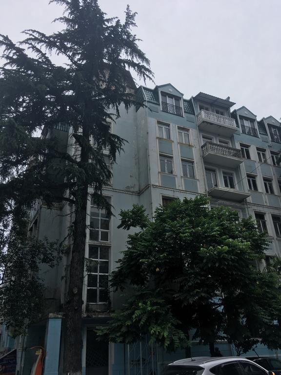 Baratashvili 29 Apartment バトゥーミ エクステリア 写真